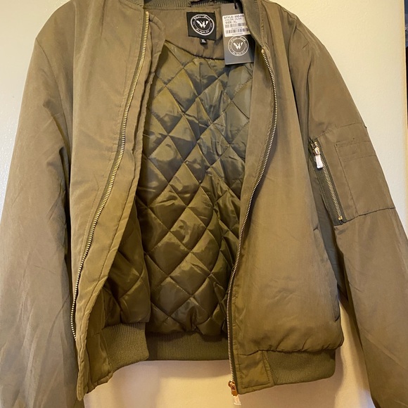Lightweight Jacket - Picture 2 of 5